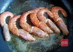 Illustration of braised prawns in oil 6