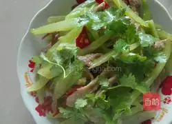 Illustration of how to make shredded lettuce and pork 5