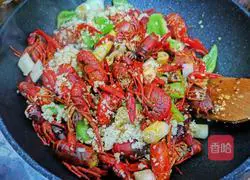 Illustration of how to make spicy crayfish with garlic paste 6