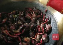 Illustration of how to make spicy crayfish 4