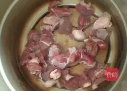 Xinjiang hand-caught rice Illustration of how to make rice 1