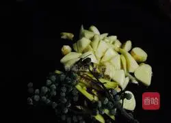 Illustration of how to make spicy chicken legs 5