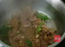  Illustration of how to cook pork stew with potato chunks 5