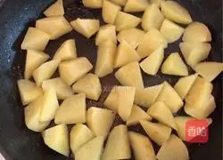 Illustration of how to make pan-fried cumin potatoes 2