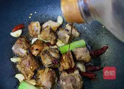 Illustration of Braised Pork Ribs and Potatoes 11