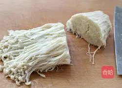 Illustration of how to make pan-fried bacon enoki mushroom rolls 3