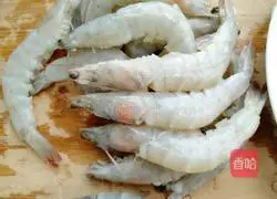 Illustration of how to make shrimps, eggs and fried peas 4