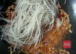 Illustration of how to make minced meat vermicelli pot 6