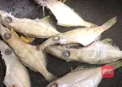 Cantonese style - braised braised fish with soybean sauce illustration 3