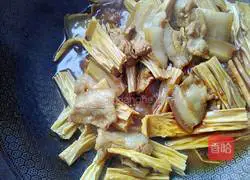 Illustration of how to make braised pork with yuba 13