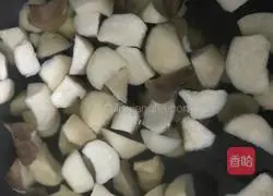 Illustration of how to make stir-fried pork slices with king oyster mushroom 4