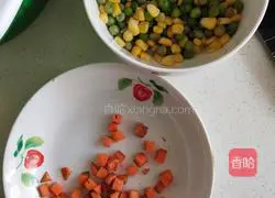 Illustration of how to stir-fry diced carrots, corn kernels and green beans 1