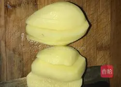 Illustration of how to stew fish in iron pot 13