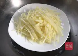 Illustration of making shredded potatoes with mushroom sauce 7