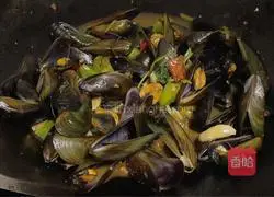 Illustration of how to stir-fry sea melon seeds 10