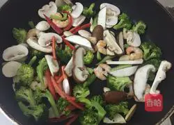 Illustration of how to make seafood spaghetti 7