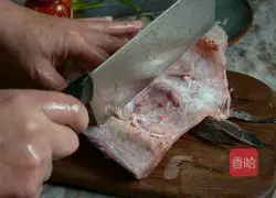 Illustration of how to make fish head with chopped pepper 3