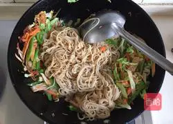 Seafood Fried Noodles Recipe Illustration 17