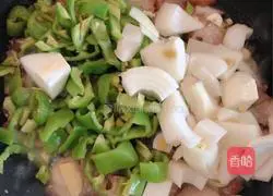 Illustration of how to make stir-fried elbow pork with pepper 6