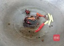 Illustration of how to make salted duck wings 7