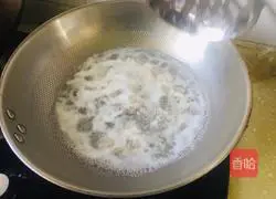 Illustration of how to make fried shredded squid with leeks 3