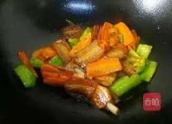 Illustration of how to make twice-cooked pork with carrots 9