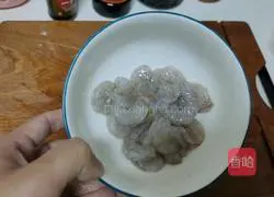 Illustration of how to make shrimp and tofu pot 2