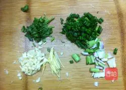 Illustration of how to make stir-fried flower beetles with minced garlic 2