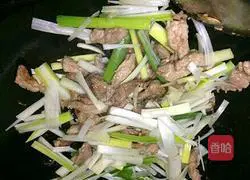 Illustration of how to make meat wrapped with green onion 6