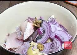 Illustration of how to make handmade meatballs 2