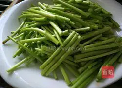 Illustration of how to make fried bacon with wormwood 1