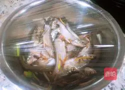 Illustration of how to make crispy fried fish 3