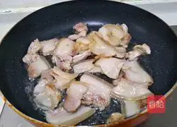 Illustration of how to make twice-cooked pork with sweet pepper and fungus 6