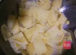 Spicy and sour pork rind recipe 7