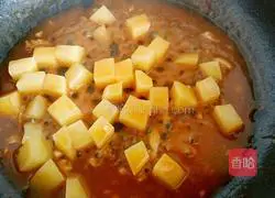 Illustration of how to make diced potatoes in tomato sauce 7