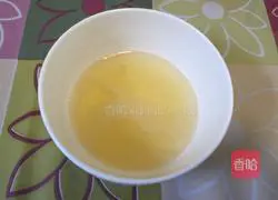 Illustration of how to make two-color mousse crystal cake 4