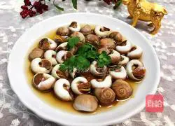 Illustration of cooking snails with pickled vegetable juice 1