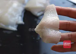 Illustration of how to make spicy squid flowers 3