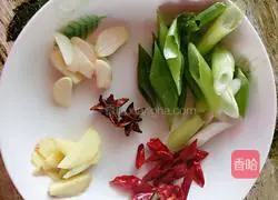 Illustration of how to cook chicken wings and stewed mushrooms 7