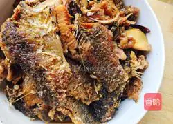 Illustration of how to make crispy crucian carp 6