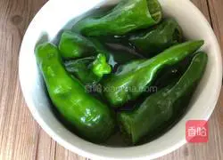 Illustration of how to make green pepper stuffed meat 6
