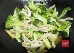 Illustration of how to make stir-fried tripe with broccoli 7
