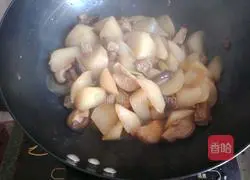 Illustration of Braised Pork with Radish and Shiitake Mushrooms 10