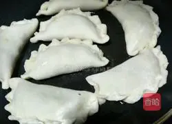 Illustration of how to make home-cooked chive box 7