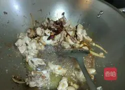 Illustration of how to make stir-fried Hunan chicken 5