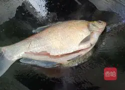 Illustration of braised Wuchang fish 4