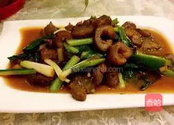 Illustration of how to stir-fry sea cucumber with green onion 12