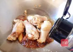 Illustration of braised chicken wing roots 6