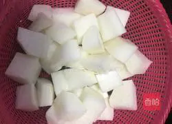 Illustration of how to make mutton stewed radish 2