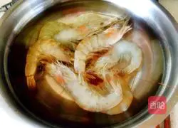 Illustration of how to make Kung Pao Shrimp Balls 1